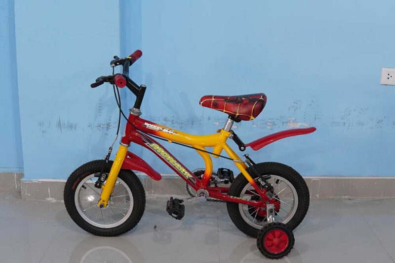 bicicleta-aro-12-con-auxiliares