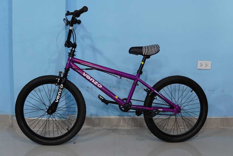 bicicleta-aro-20-color-lila-con-frenos-con-rotor